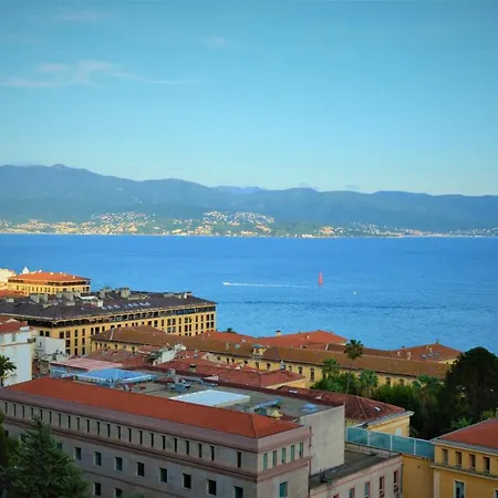 Апартаменти Grand T2 Standing Proche Centre Et Plages Vue Panoramique Parking Prive *