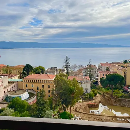 Grand T2 Standing Proche Centre Et Plages Vue Panoramique Parking Prive *