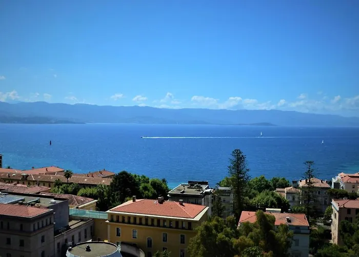 Grand T2 Standing Proche Centre Et Plages Vue Panoramique Parking Prive * Ajaccio (Corsica)