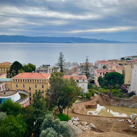 Grand T2 Standing Proche Centre Et Plages Vue Panoramique Parking Prive *