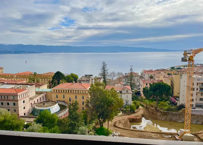 Grand T2 Standing Proche Centre Et Plages Vue Panoramique Parking Prive *